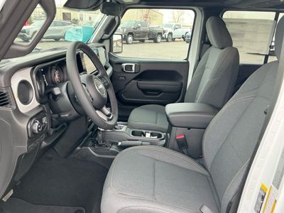 2026 Jeep Gladiator — photo 10 view