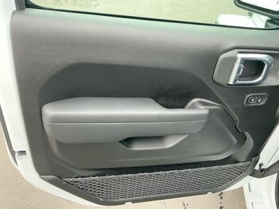 2026 Jeep Gladiator — photo 16 view