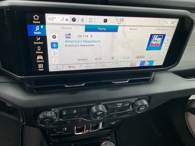 2026 Jeep Gladiator — photo 12 view