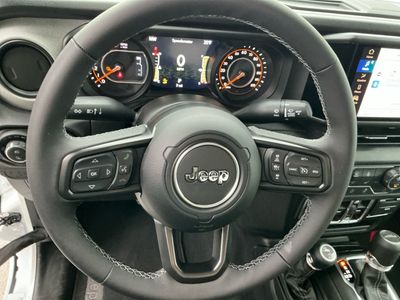 2026 Jeep Gladiator — photo 14 view