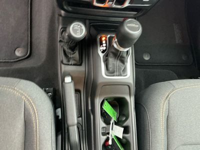 2026 Jeep Gladiator — photo 13 view