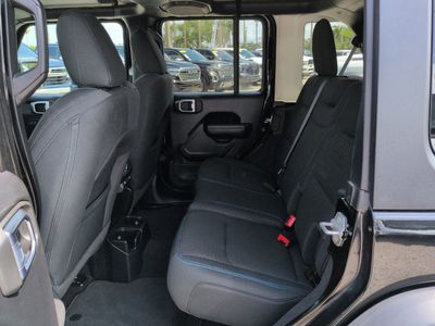 2021 Jeep Wrangler - Photo 14
