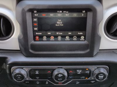 2021 Jeep Wrangler - Photo 18