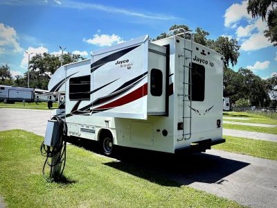 2019 Jayco Redhawk SE — rear three-quarter view