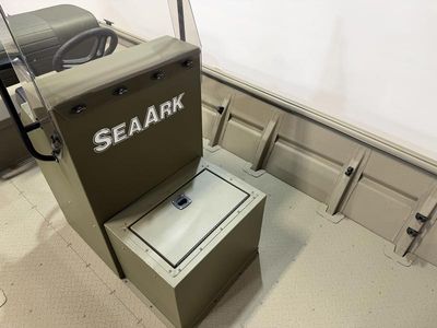 2026 SeaArk 1860 MV - Photo 11