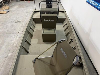 2026 SeaArk 1860 MV - Photo 15