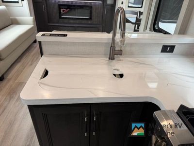 2026 Keystone RV Alpine — photo 9 view