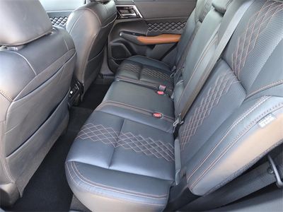 2022 Mitsubishi Outlander - Photo 10
