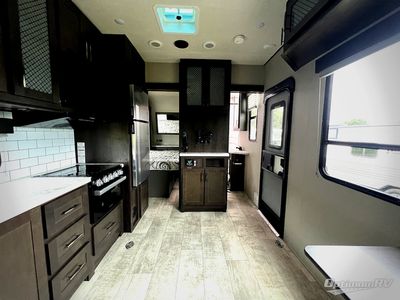 2022 Grand Design Momentum G-Class - Photo 5