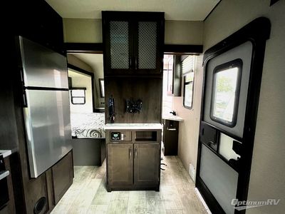 2022 Grand Design Momentum G-Class - Photo 8
