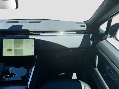 2026 Land Rover Range Rover Sport — photo 17 view