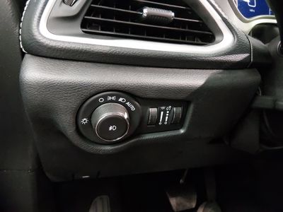 2023 Chrysler Pacifica — photo 13 view