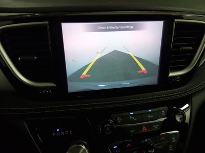 2023 Chrysler Pacifica — photo 16 view
