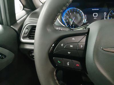 2023 Chrysler Pacifica — photo 12 view