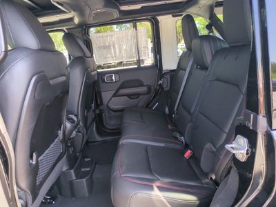 2026 Jeep Wrangler - Photo 14