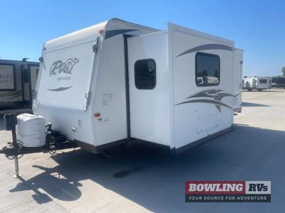 2015 Rockwood Roo 233S — front three-quarter view