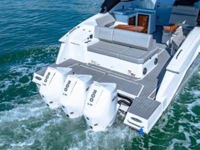 2025 Cruisers Yachts 38 GLS Outboard - Photo 4