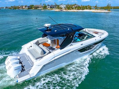 2025 Cruisers Yachts 38 GLS Outboard - Photo 3