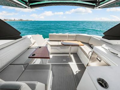2025 Cruisers Yachts 38 GLS Outboard - Photo 13