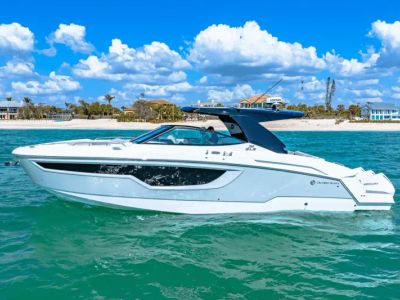 2025 Cruisers Yachts 38 GLS Outboard - Photo 5