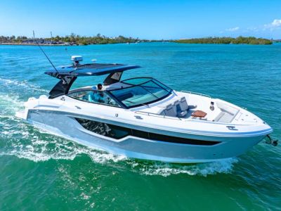 2025 Cruisers Yachts 38 GLS Outboard - Photo 2