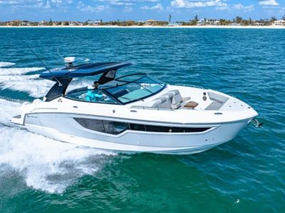 2025 Cruisers Yachts 38 GLS Outboard - Photo 1