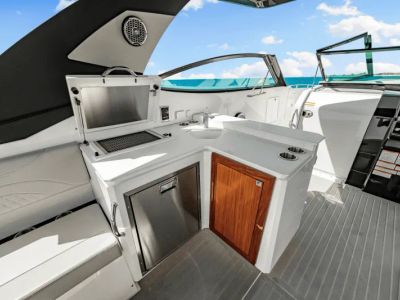 2025 Cruisers Yachts 38 GLS Outboard - Photo 14