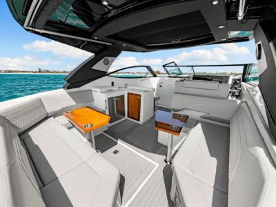 2025 Cruisers Yachts 38 GLS Outboard - Photo 7