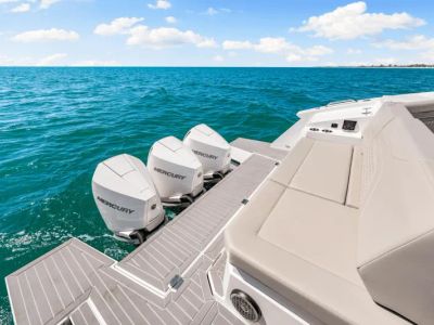 2025 Cruisers Yachts 38 GLS Outboard - Photo 8