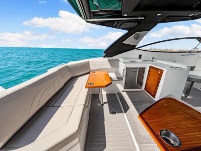 2025 Cruisers Yachts 38 GLS Outboard - Photo 10