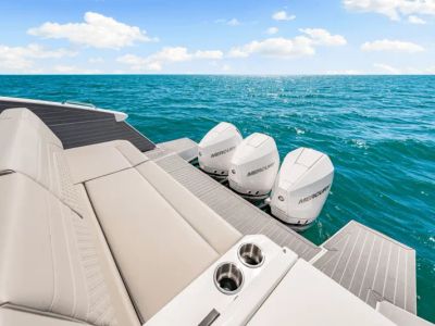 2025 Cruisers Yachts 38 GLS Outboard - Photo 9