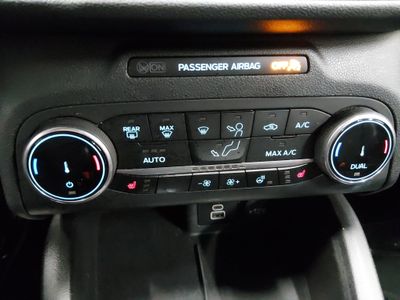 2025 Ford Escape — photo 17 view
