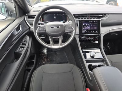 2026 Jeep Grand Cherokee — photo 10 view