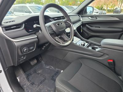 2026 Jeep Grand Cherokee — photo 13 view