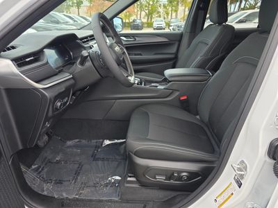 2026 Jeep Grand Cherokee — photo 12 view