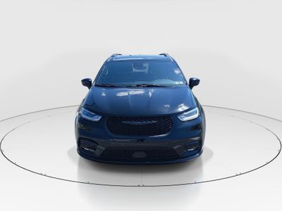 2025 Chrysler Pacifica - Photo 2