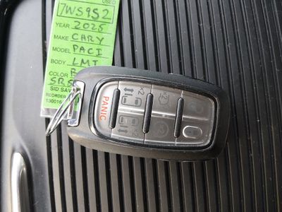 2025 Chrysler Pacifica - Photo 15