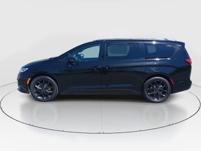 2025 Chrysler Pacifica - Photo 4