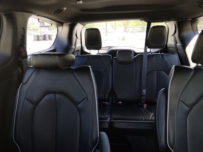 2025 Chrysler Pacifica - Photo 18