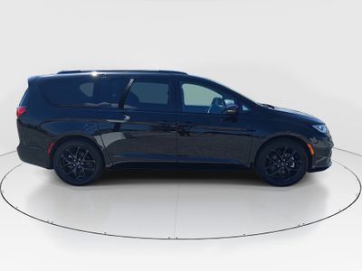 2025 Chrysler Pacifica - Photo 8