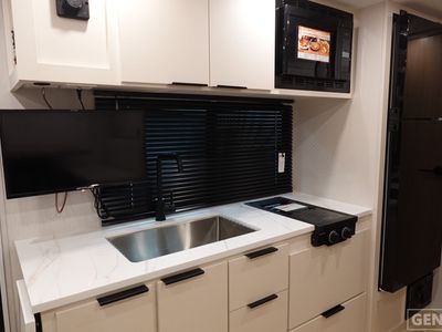 2026 Winnebago Micro Minnie — photo 12 view