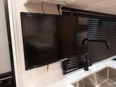 2026 Winnebago Micro Minnie — photo 13 view
