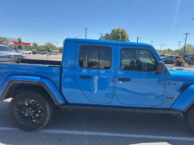 2025 Jeep Gladiator — side profile view