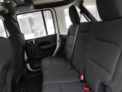 2021 Jeep Wrangler - Photo 19