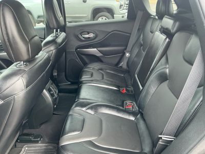 2022 Jeep Cherokee — photo 16 view