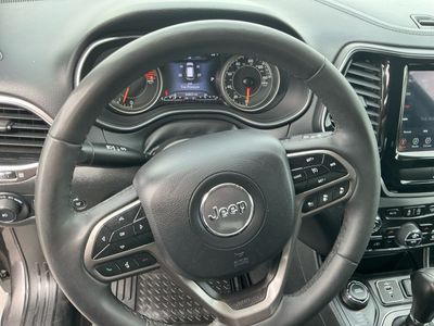 2022 Jeep Cherokee — photo 13 view