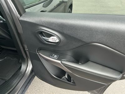 2022 Jeep Cherokee — photo 19 view