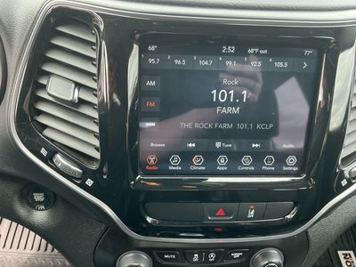 2022 Jeep Cherokee — photo 11 view