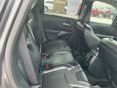 2022 Jeep Cherokee — photo 18 view