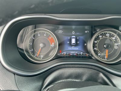 2022 Jeep Cherokee — photo 10 view